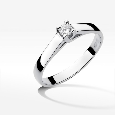 Pierścionek zaręczynowy z diamentem