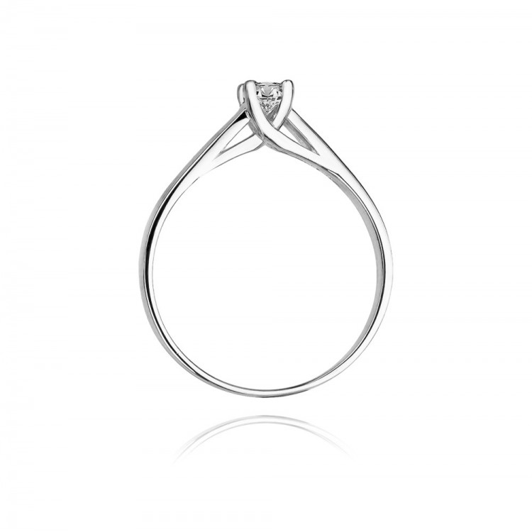 Pierścionek zaręczynowy z diamentem