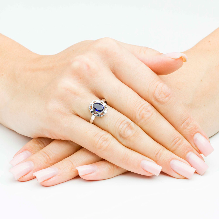 Pierścionek ze złota z niebieską cyrkonią