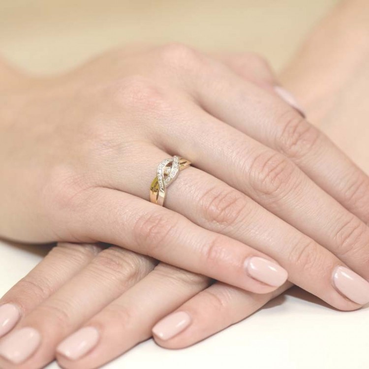 Pierścionek zaręczynowy z diamentami