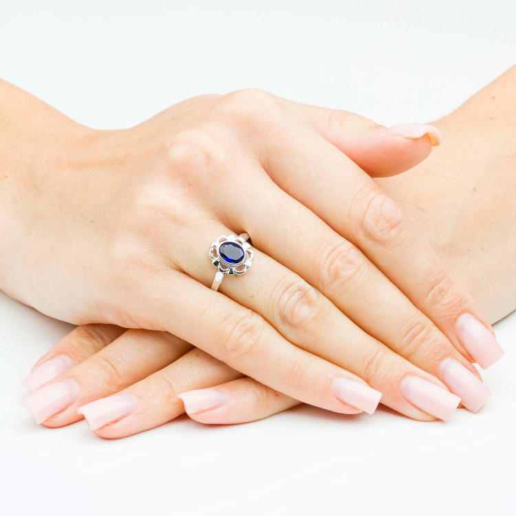 Pierścionek ze złota z niebieską cyrkonią