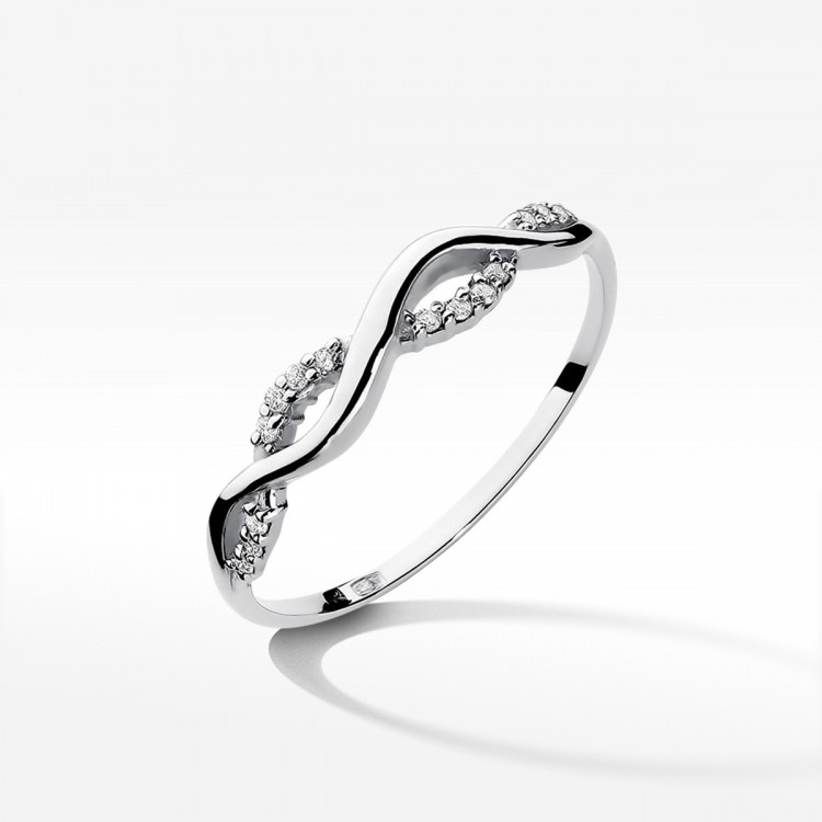 Pierścionek zaręczynowy z diamentami