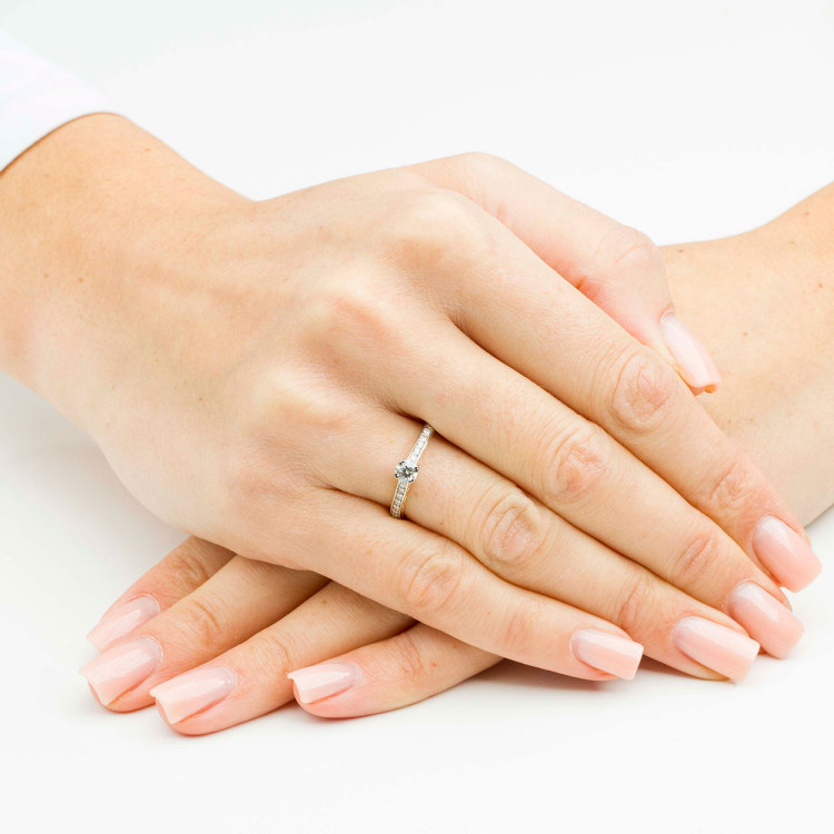 Pierścionek z diamentami