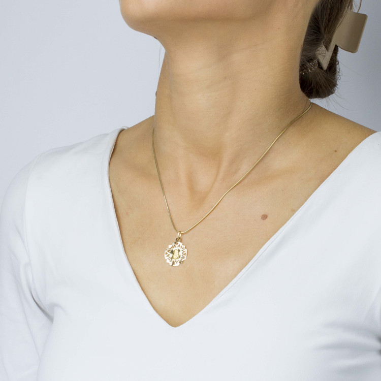 Zawieszka ze złota z matką boską