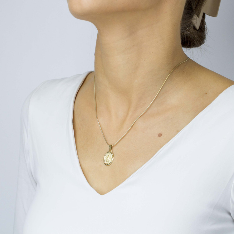 Zawieszka ze złota z matką boską