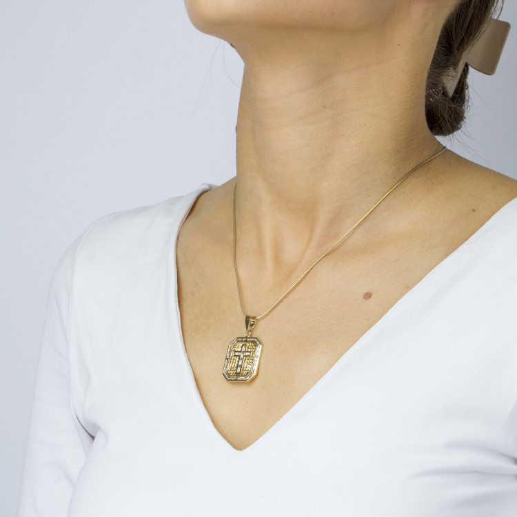 Zawieszka ze złota z krzyżykiem i białymi cyrkoniami