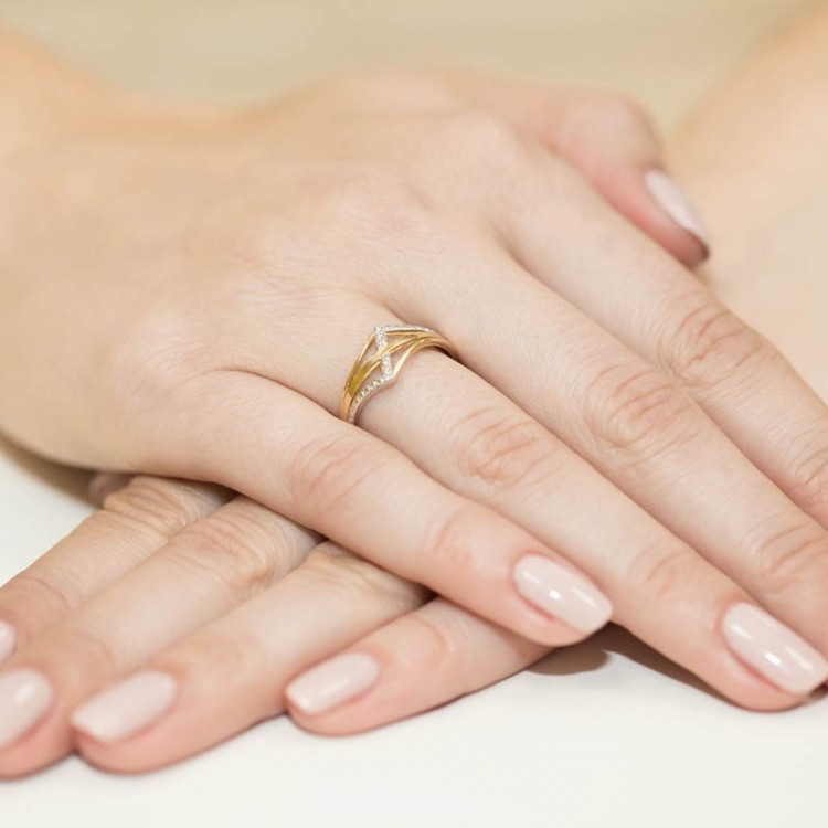 Pierścionek zaręczynowy z diamentami