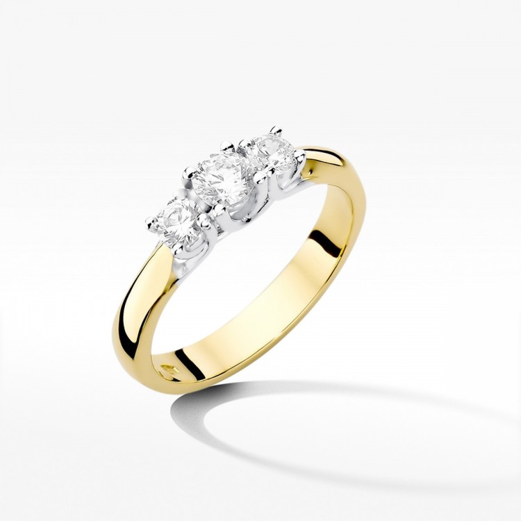 Złoty pierścionek z diamentami laboratoryjnymi