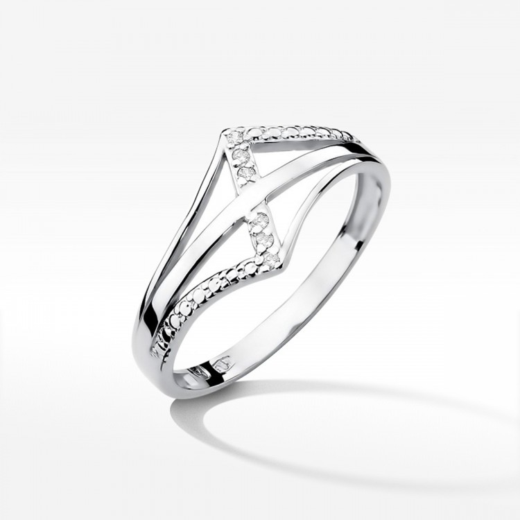 Pierścionek zaręczynowy z diamentami