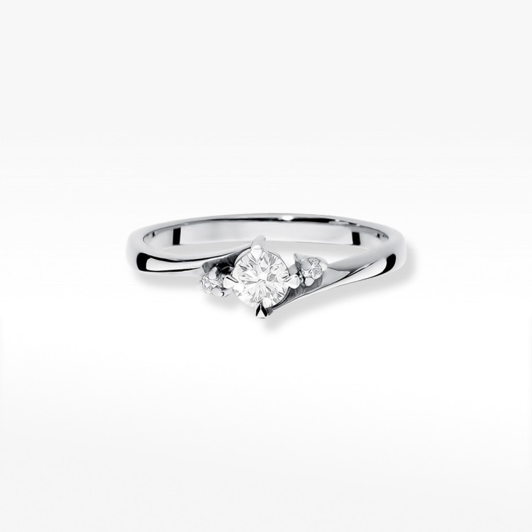 Pierścionek zaręczynowy z diamentami laboratoryjnymi