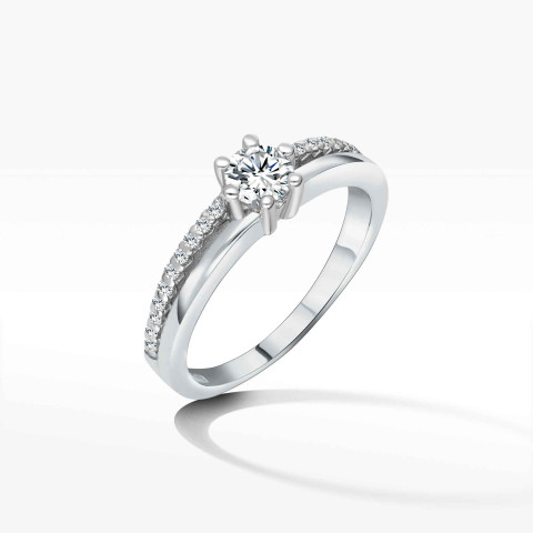 Pierścionek ze złota z diamentami laboratoryjnymi