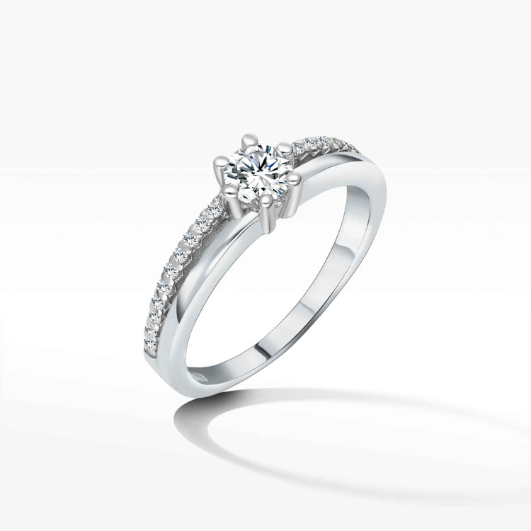 Pierścionek ze złota z diamentami laboratoryjnymi