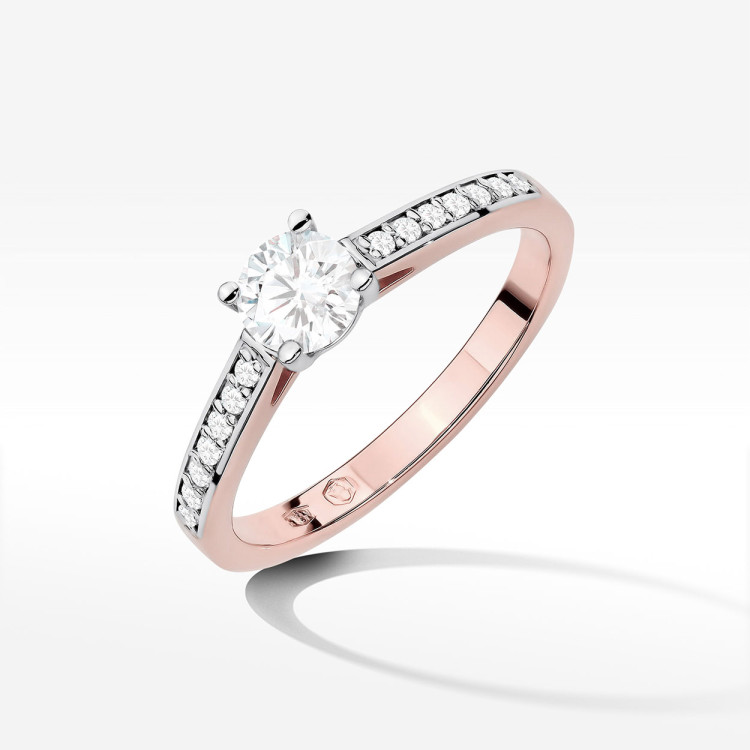 Pierścionek zaręczynowy z diamentami laboratoryjnymi