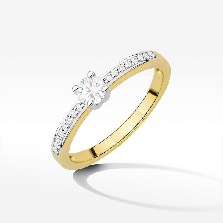 Pierścionek zaręczynowy z diamentami laboratoryjnymi