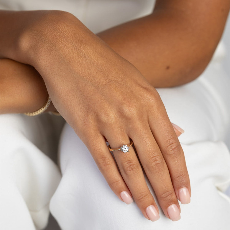 Pierścionek ze złota z diamentem