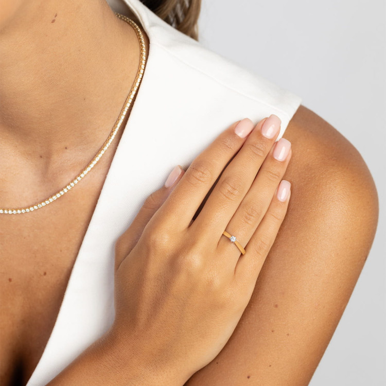 Pierścionek zaręczynowy z diamentem laboratoryjnym