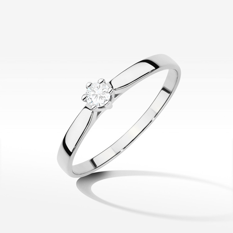 Pierścionek zaręczynowy z diamentem laboratoryjnym