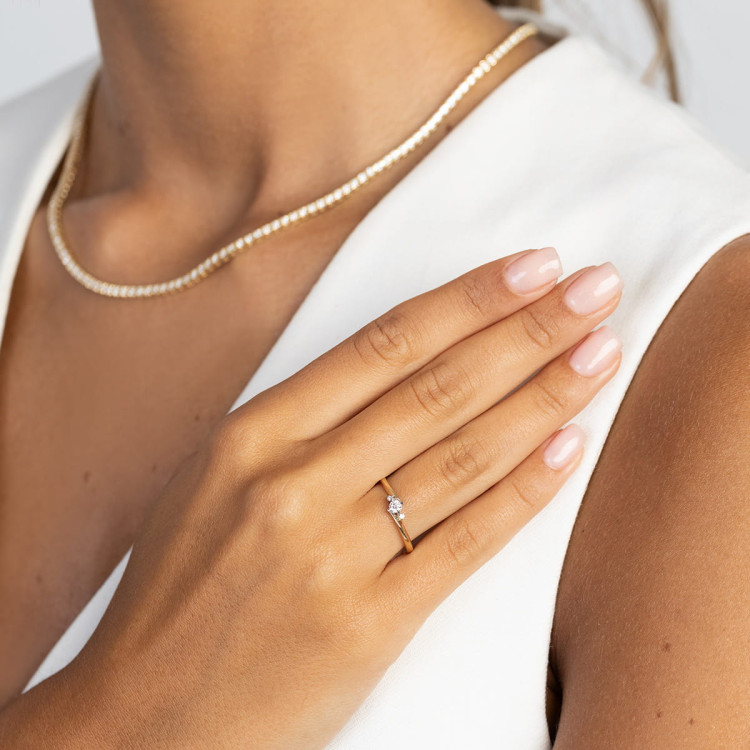 Pierścionek zaręczynowy z diamentami laboratoryjnymi