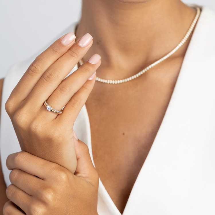 Pierścionek ze złota z diamentami laboratoryjnymi