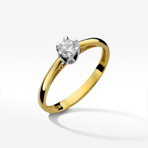 Pierścionek zaręczynowy z diamentem