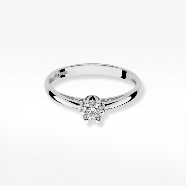 Pierścionek zaręczynowy z diamentem