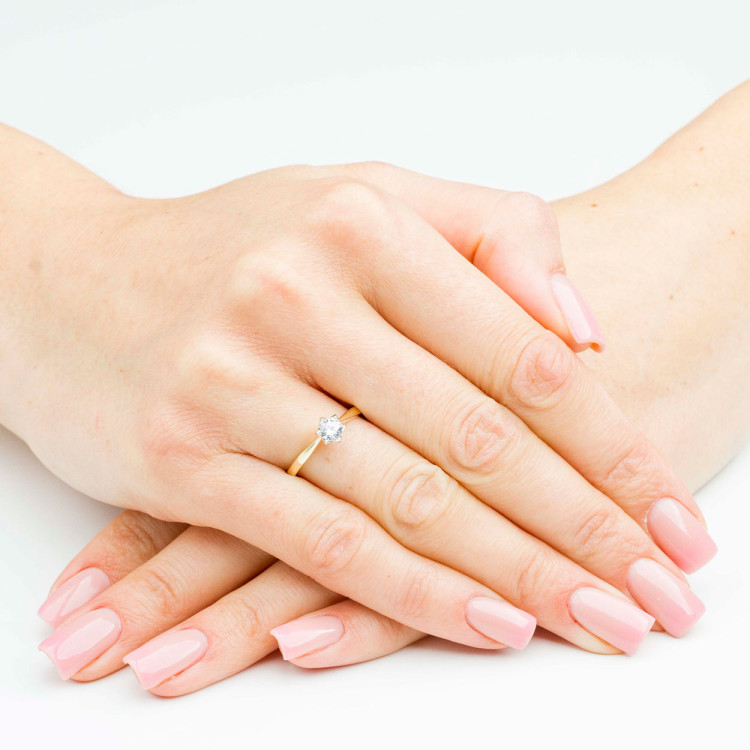 Pierścionek ze złota z białą cyrkonią