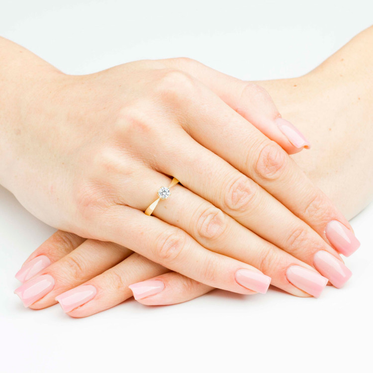 Pierścionek ze złota z białą cyrkonią