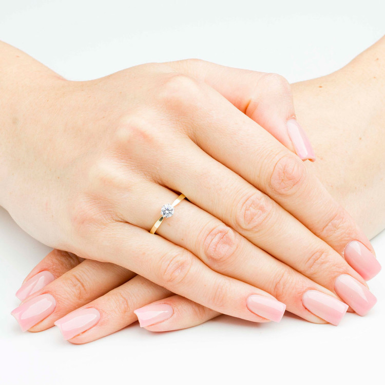 Pierścionek ze złota z białą cyrkonią