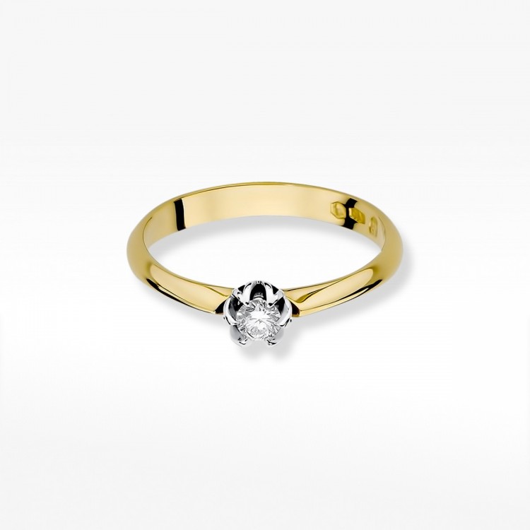 Pierścionek zaręczynowy z diamentem