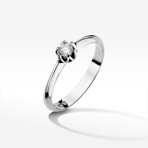 Pierścionek zaręczynowy z diamentem