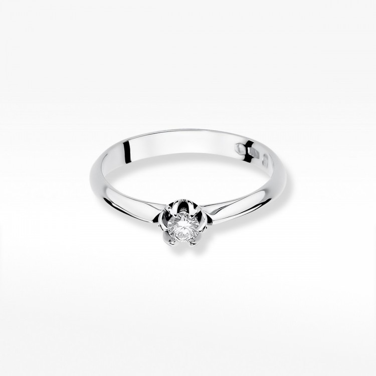 Pierścionek zaręczynowy z diamentem