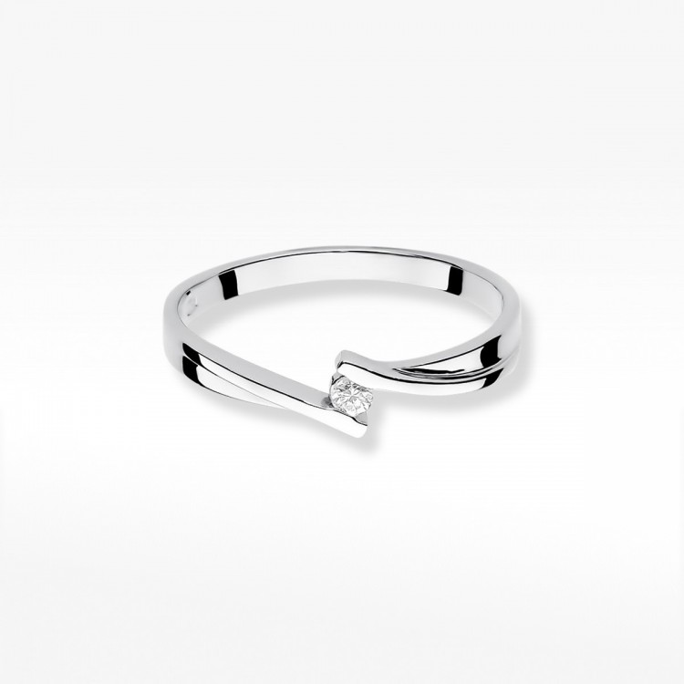 Pierścionek zaręczynowy z diamentem