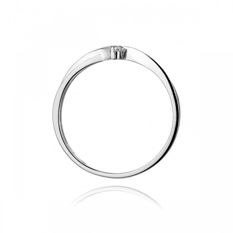 Pierścionek zaręczynowy z diamentem