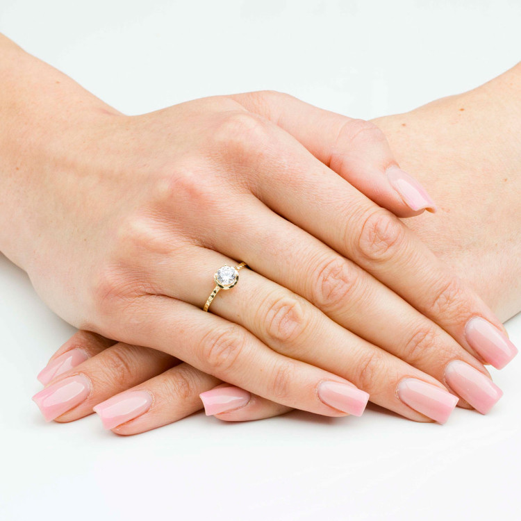 Pierścionek ze złota z białą cyrkonią