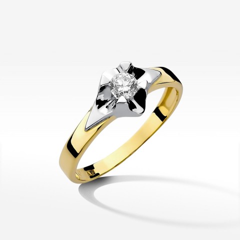 Pierścionek zaręczynowy z diamentem