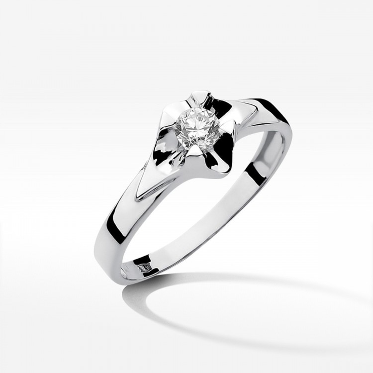 Pierścionek zaręczynowy z diamentem