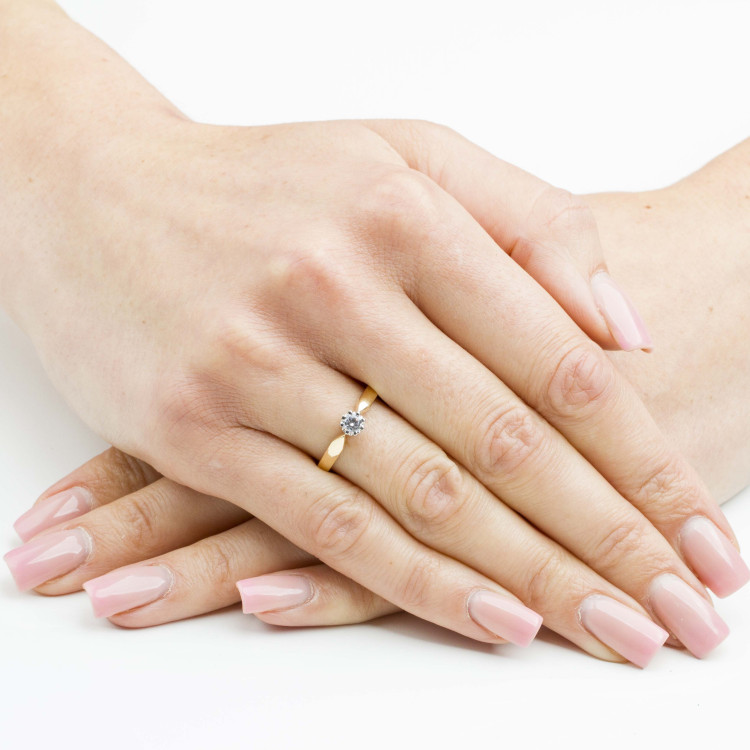 Pierścionek ze złota z białą cyrkonią