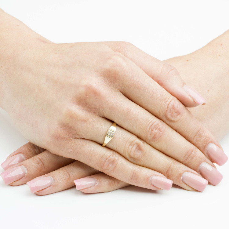 Pierścionek ze złota z białymi cyrkoniami