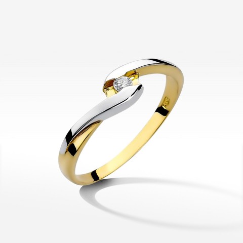 Pierścionek zaręczynowy z diamentem