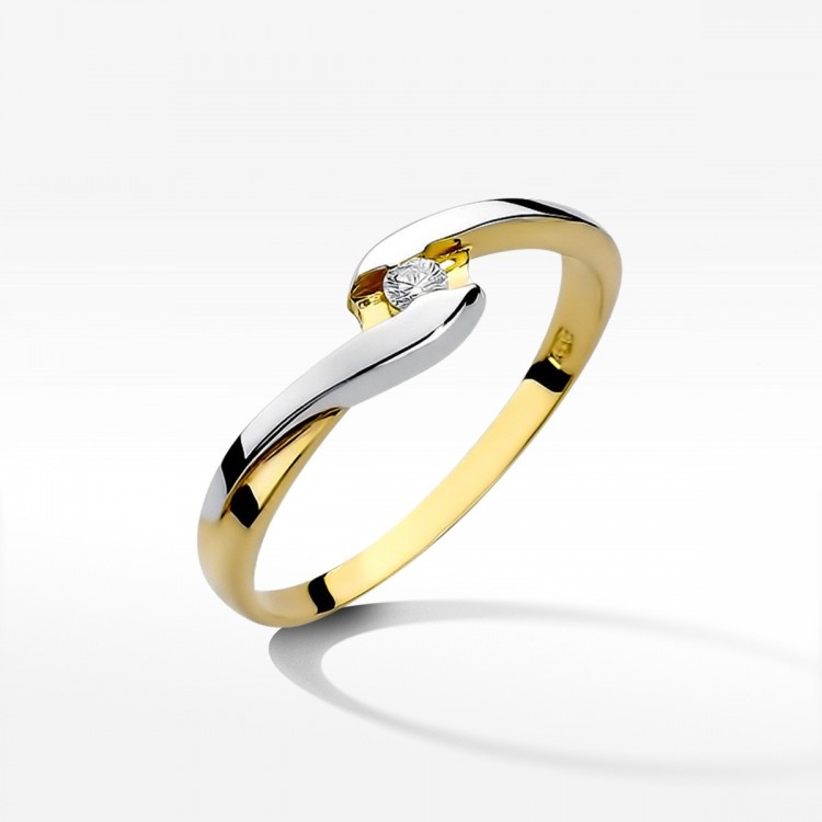 Pierścionek zaręczynowy z diamentem