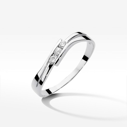 Pierścionek zaręczynowy z diamentami