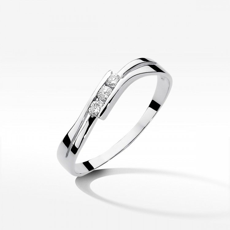 Pierścionek zaręczynowy z diamentami