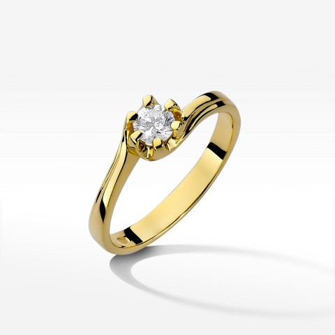 Pierścionek zaręczynowy z diamentem