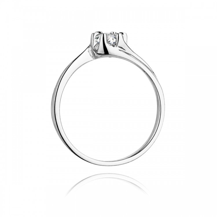 Pierścionek zaręczynowy z diamentem