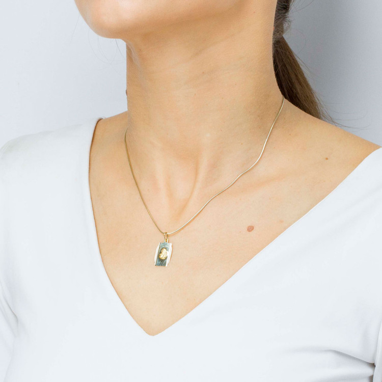 Zawieszka ze złota medalik z matką boską