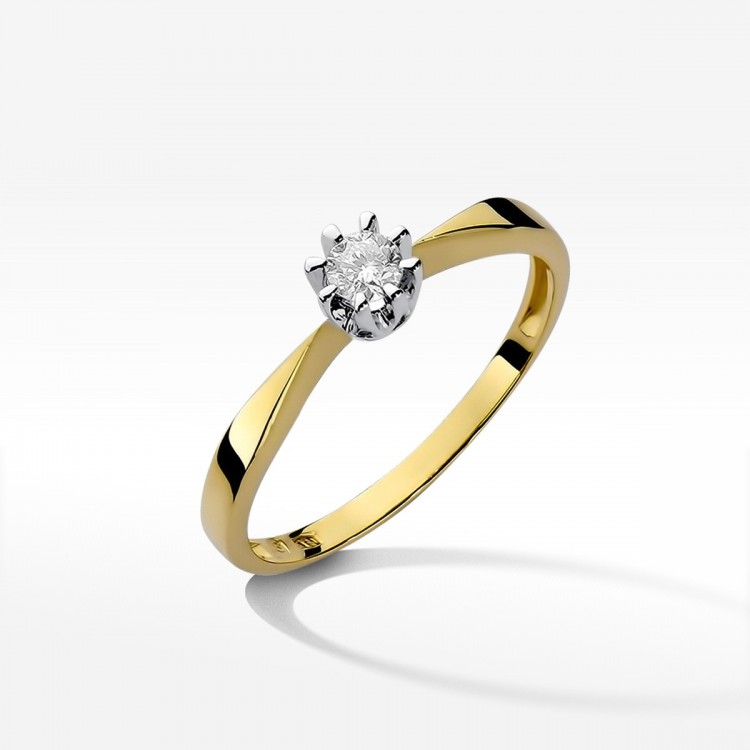 Pierścionek zaręczynowy z diamentem