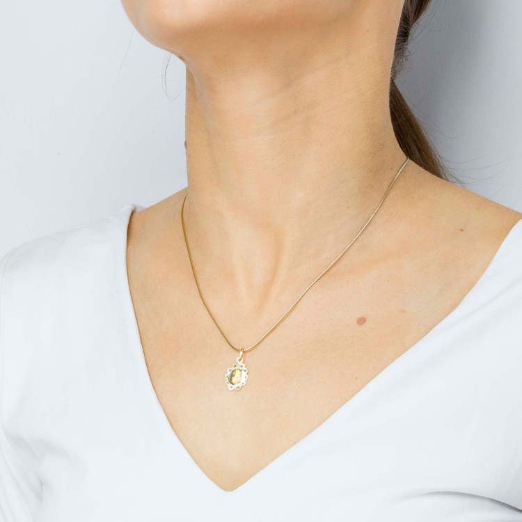 Zawieszka ze złota medalik z matką boską