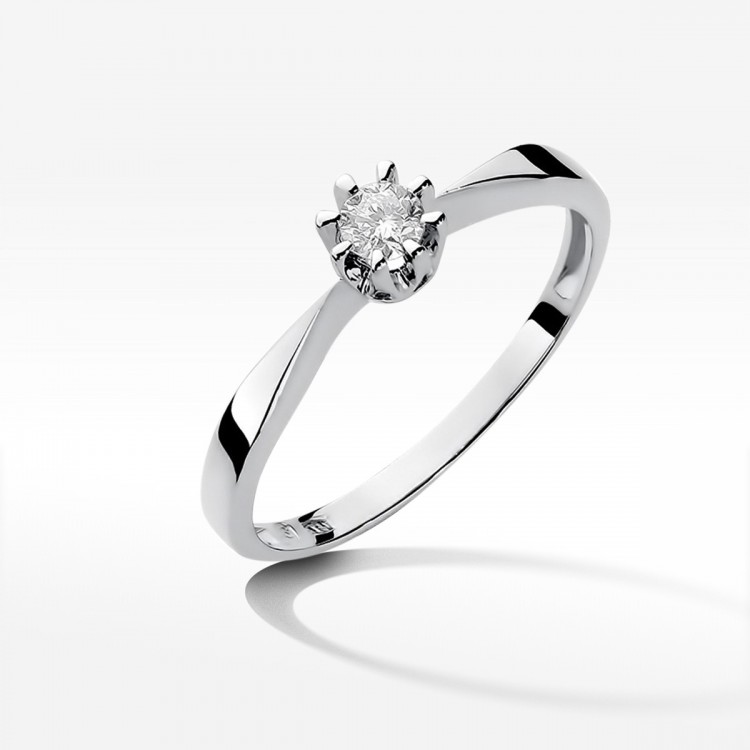 Pierścionek zaręczynowy z diamentem