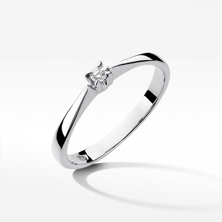 Pierścionek zaręczynowy z diamentem