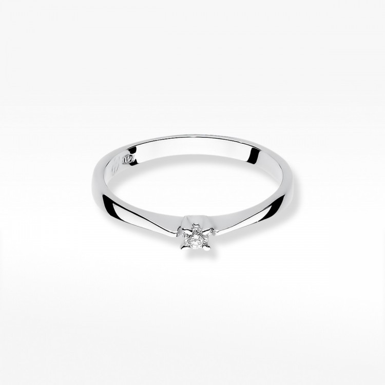 Pierścionek zaręczynowy z diamentem